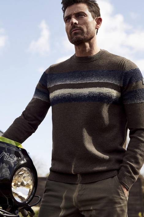 Vanguard bruine heren trui | Sfeerbeeld, In situatie