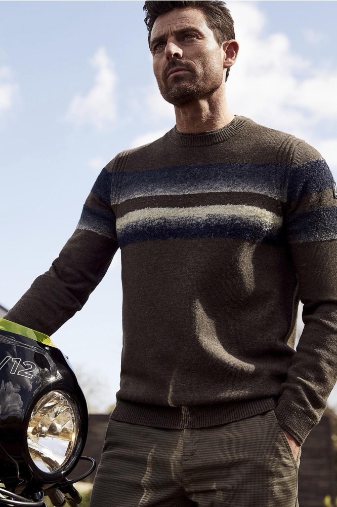 Vanguard bruine heren trui | Sfeerbeeld, In situatie