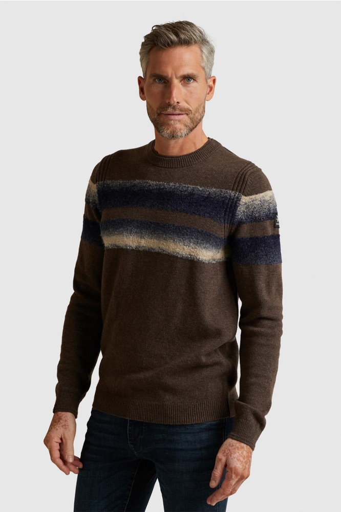 Vanguard bruine heren trui | Model vooraanzicht