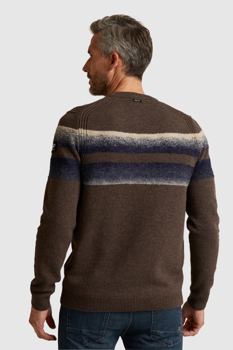Vanguard bruine heren trui | Model achteraanzicht