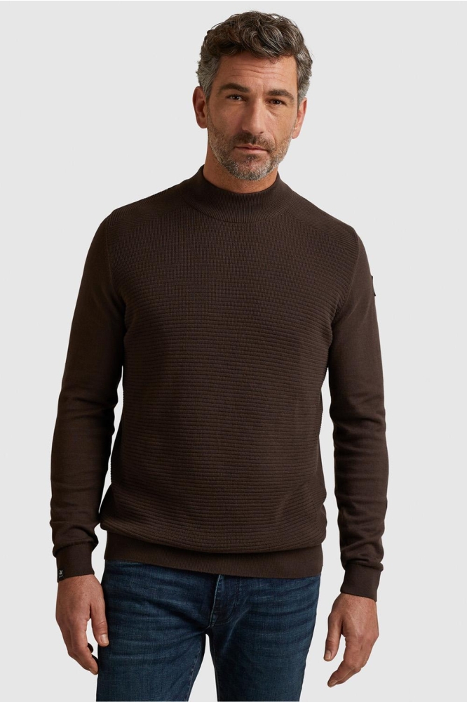 Vanguard bruine heren trui | Model vooraanzicht