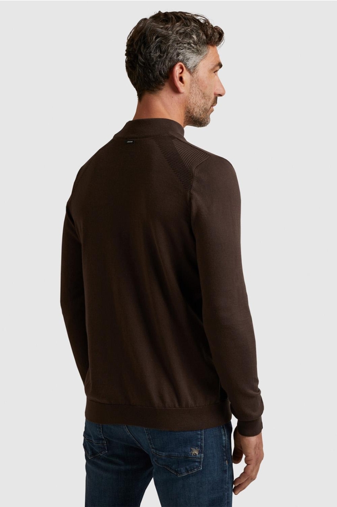 Vanguard bruine heren trui | Model achteraanzicht
