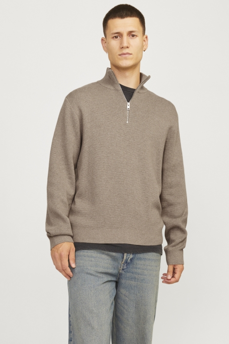 Jack & Jones camel heren trui | Model vooraanzicht