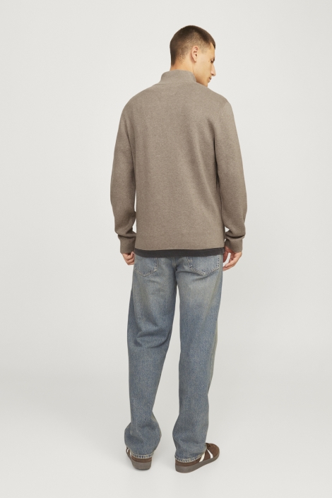 Jack & Jones camel heren trui | Model achteraanzicht