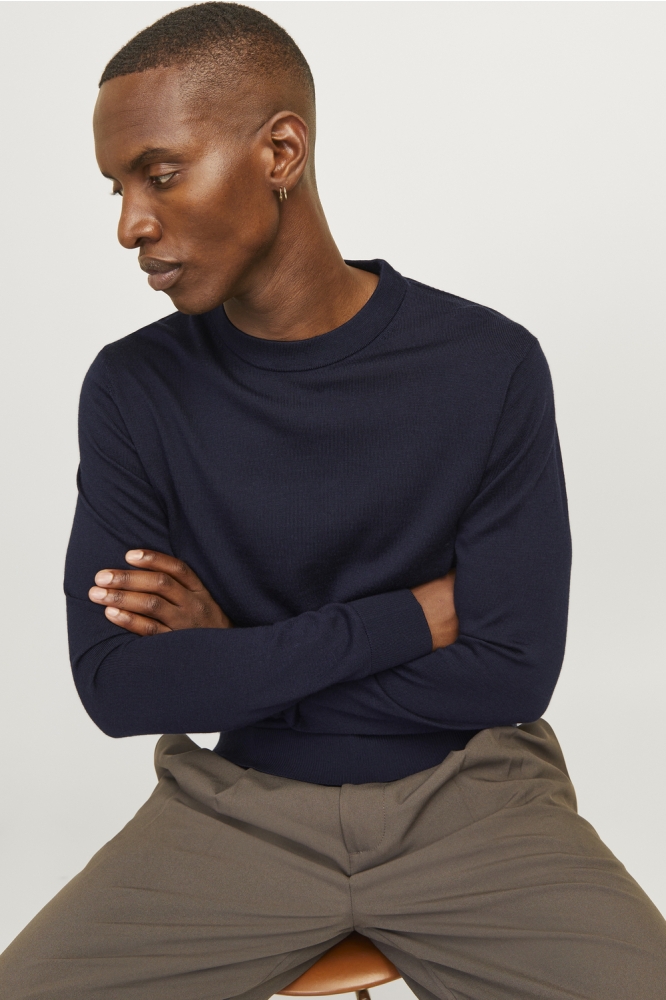 Jack & Jones blauwe heren trui | Model achteraanzicht