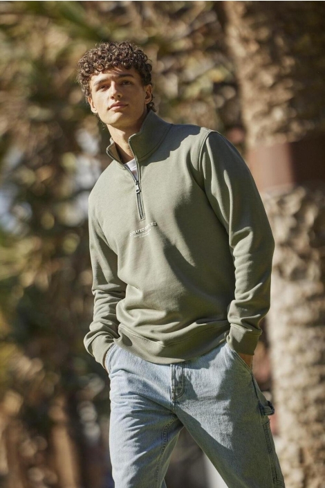 Only & Sons groene heren sweater | Sfeerbeeld, In situatie