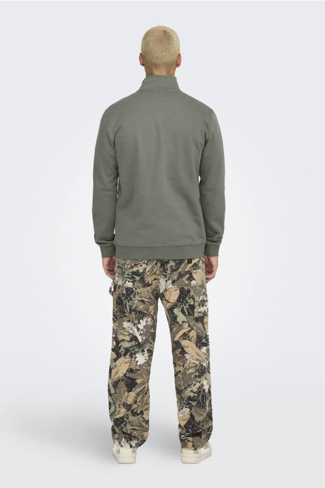 Only & Sons groene heren sweater | Model achteraanzicht