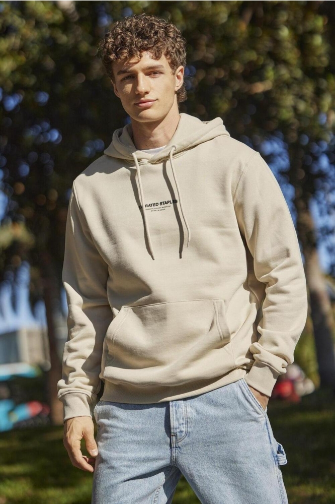 Only & Sons beige heren sweater | Sfeerbeeld, In situatie