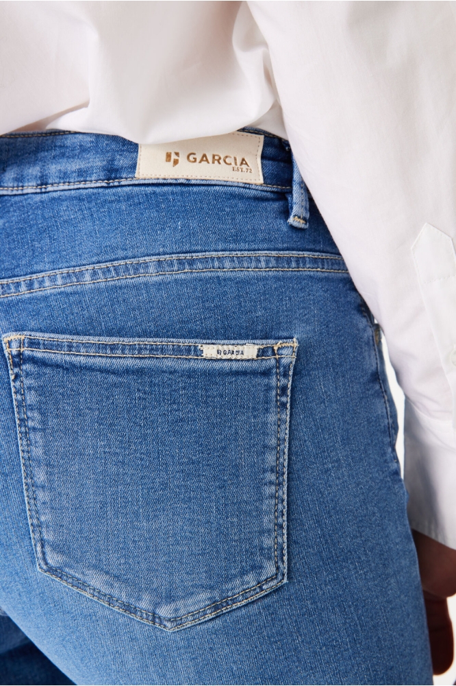 Garcia blauwe dames jeans | Close up