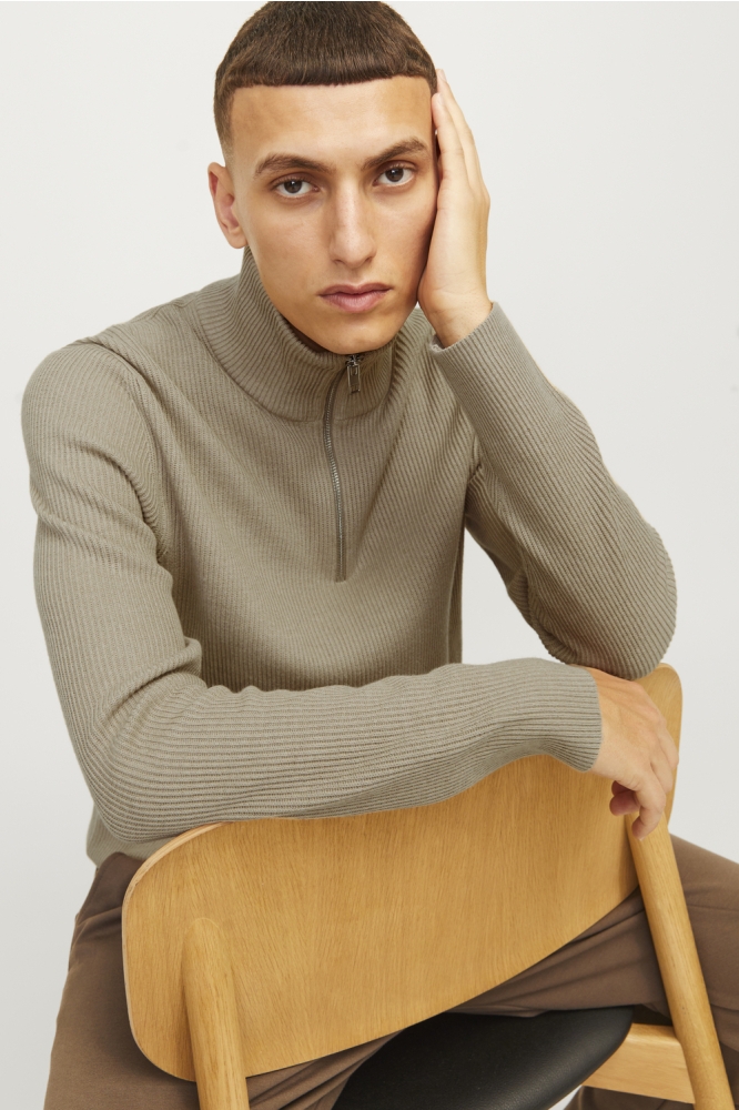 Jack & Jones beige heren trui | Model vooraanzicht