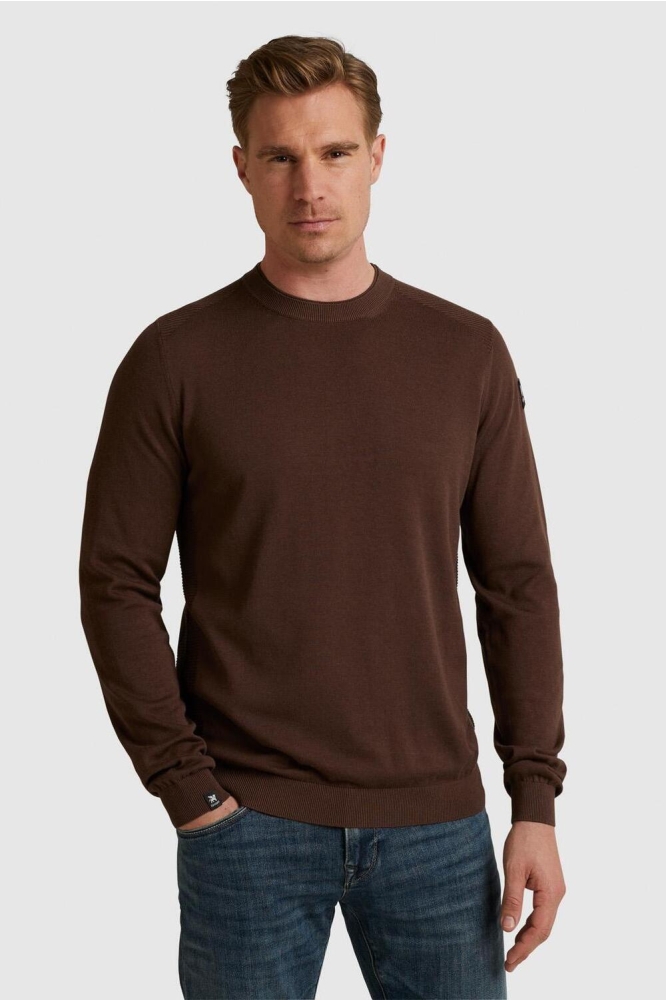 Vanguard bruine heren trui | Model vooraanzicht