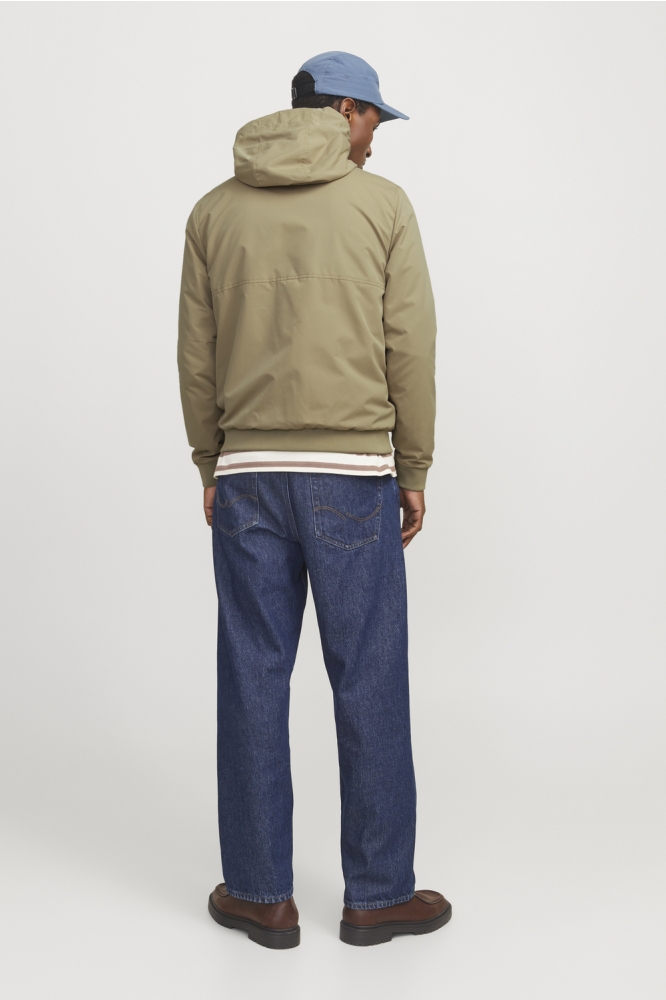 Jack & Jones taupe heren jas | Model achteraanzicht