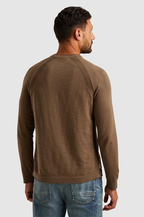 Cast Iron bruine heren trui | Model achteraanzicht