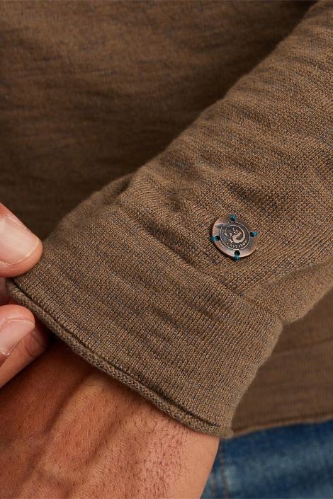 Cast Iron bruine heren trui | Close up