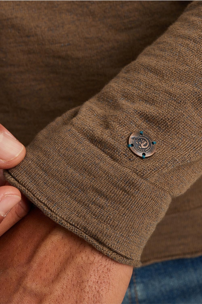 Cast Iron bruine heren trui | Close up