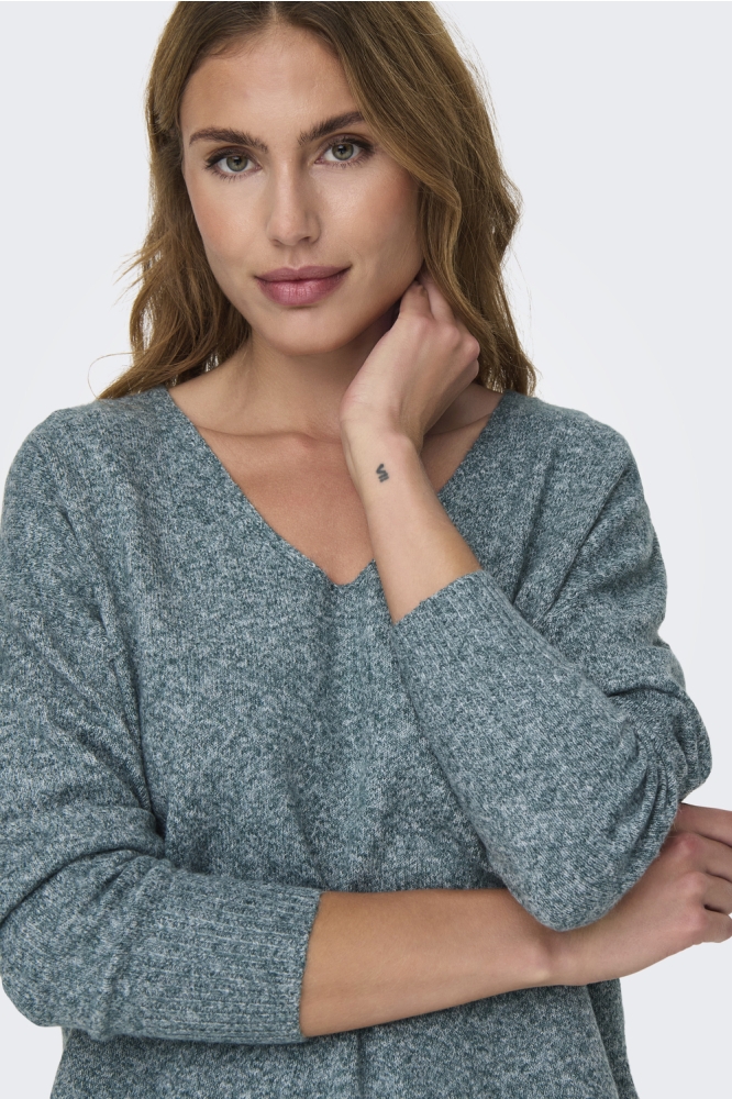 Only blauwe dames trui | Model vooraanzicht