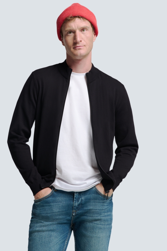 NO-EXCESS zwarte heren vest | Model vooraanzicht