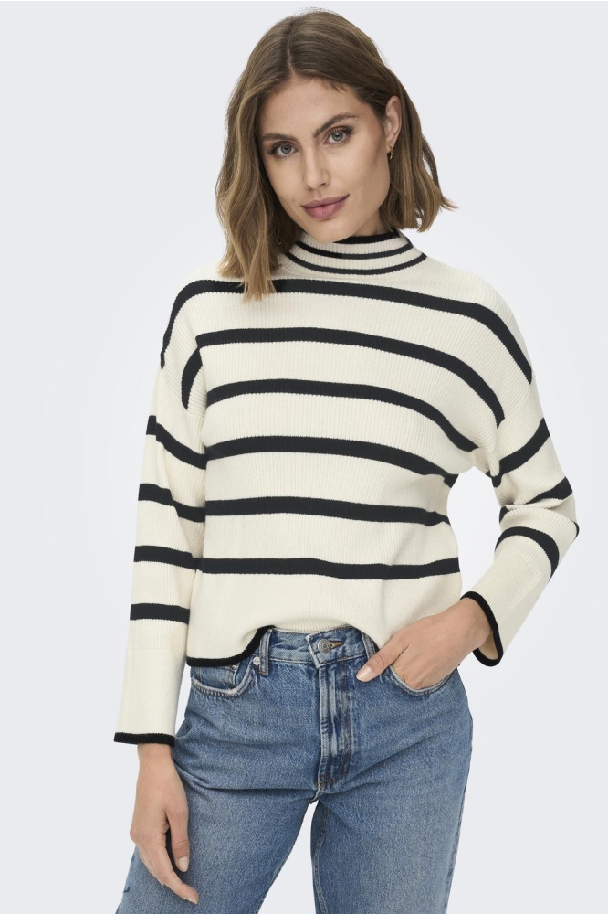 Only beige dames trui | Model vooraanzicht