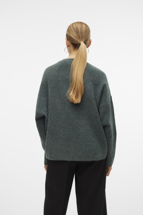Vero Moda groene dames trui | Model achteraanzicht