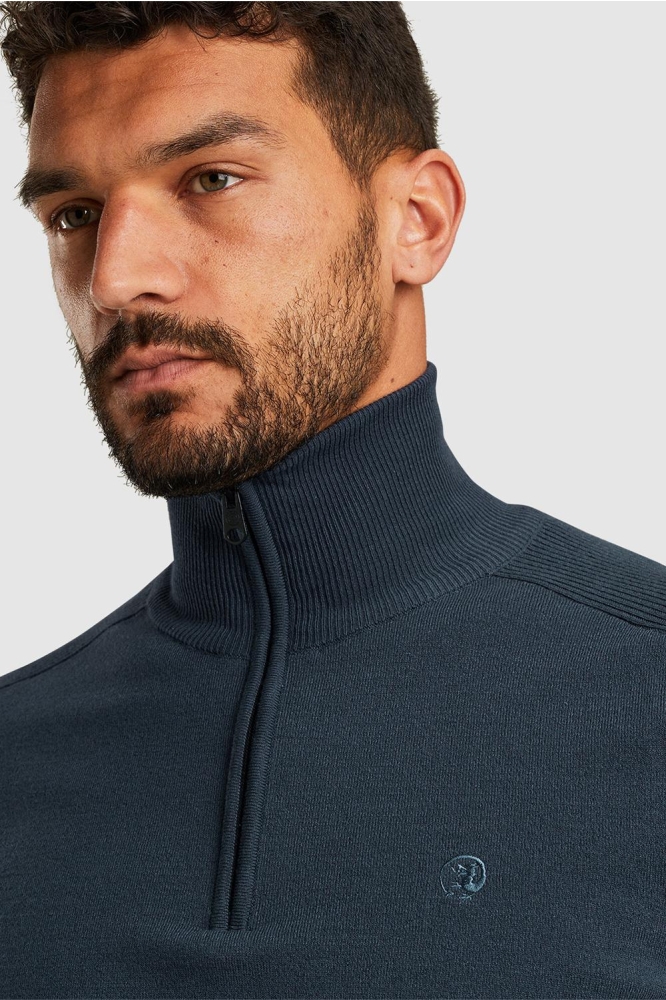 Cast Iron blauwe heren trui | Close up