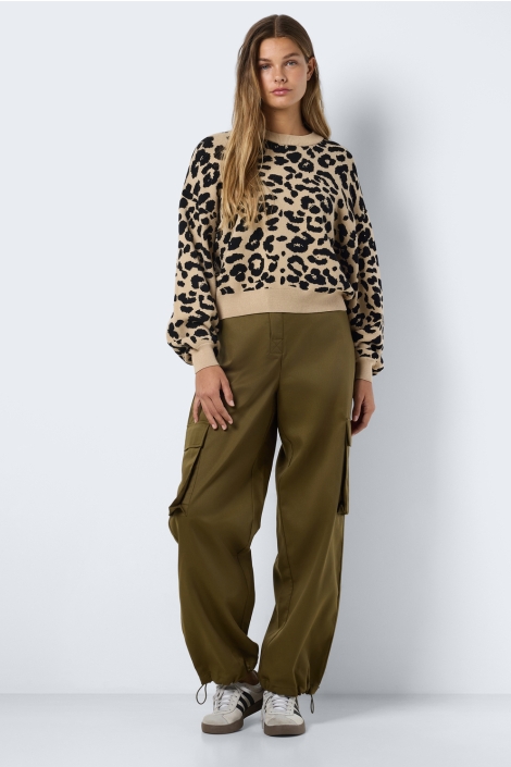 Noisy may beige dames trui | Model vooraanzicht