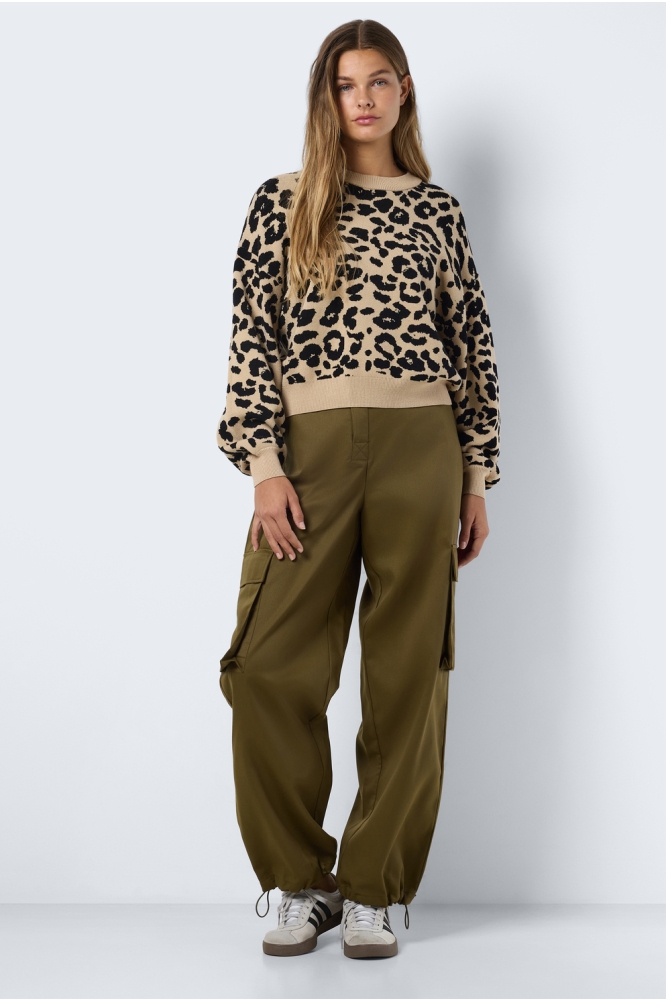 Noisy may beige dames trui | Model vooraanzicht