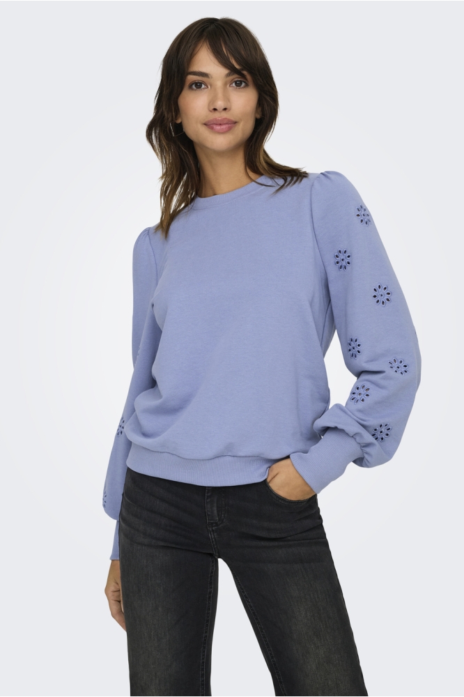 Only blauwe dames sweater | Model vooraanzicht