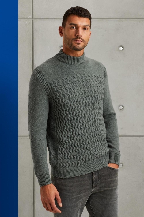 Cast Iron groene heren trui | Model vooraanzicht