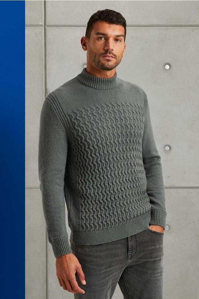 Cast Iron groene heren trui | Model vooraanzicht