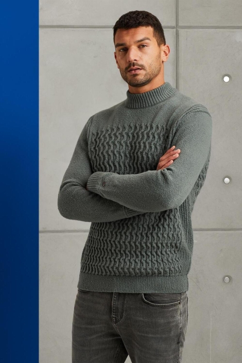 Cast Iron groene heren trui | Model zijaanzicht