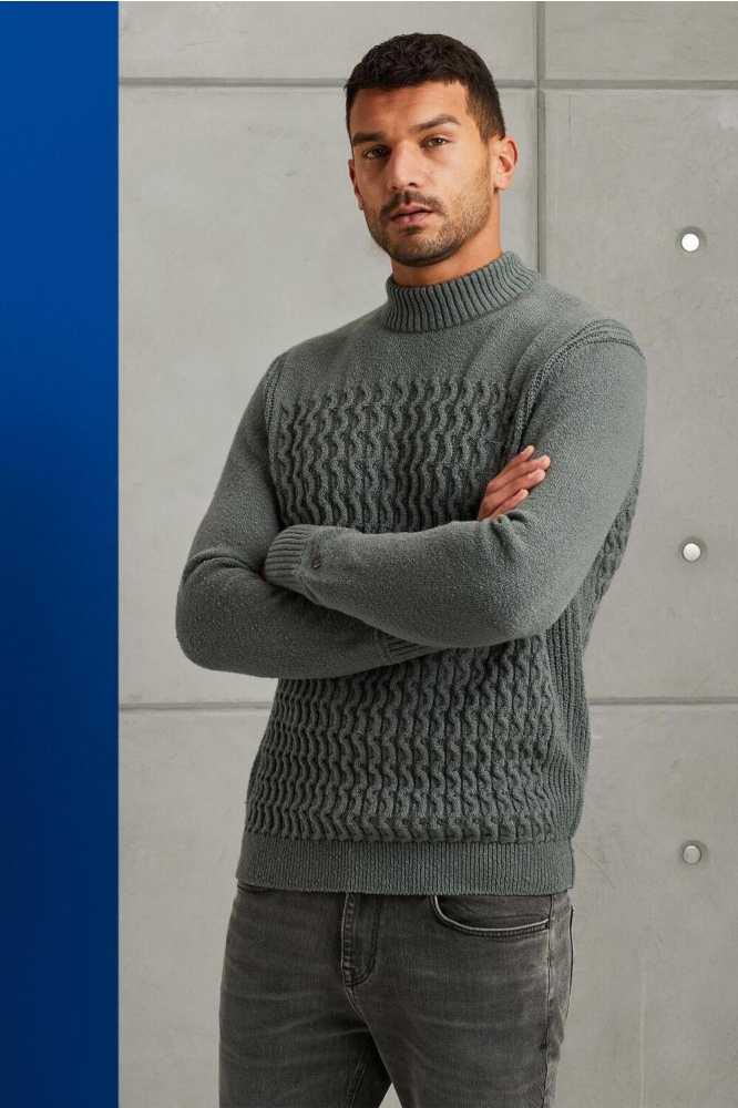 Cast Iron groene heren trui | Model zijaanzicht