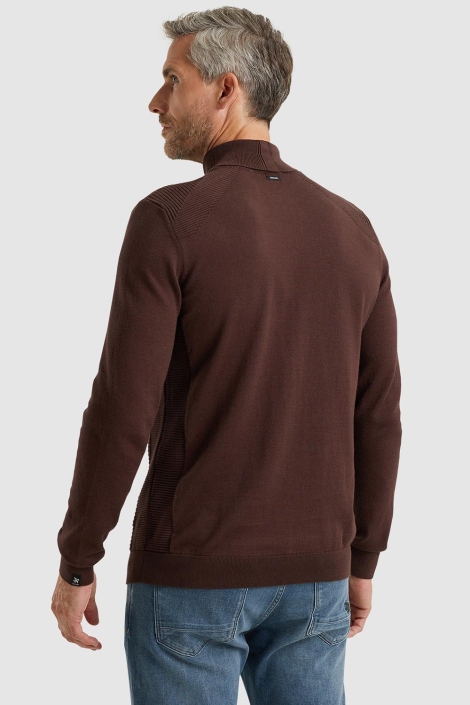 Vanguard bruine heren trui | Model achteraanzicht