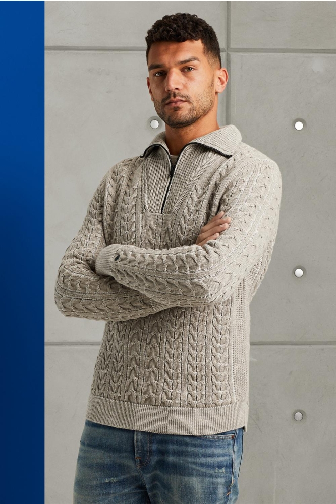 Cast Iron beige heren trui | Model vooraanzicht