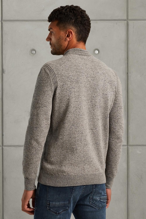 Cast Iron taupe heren trui | Model achteraanzicht