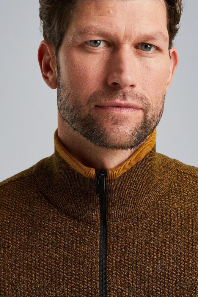 PME legend bruine heren trui | Close up