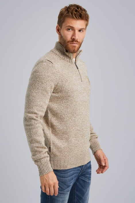 PME legend beige heren trui | Model zijaanzicht