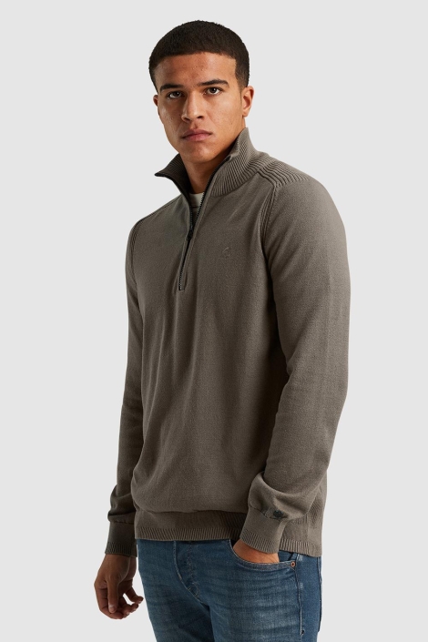 Cast Iron bruine heren trui | Model vooraanzicht