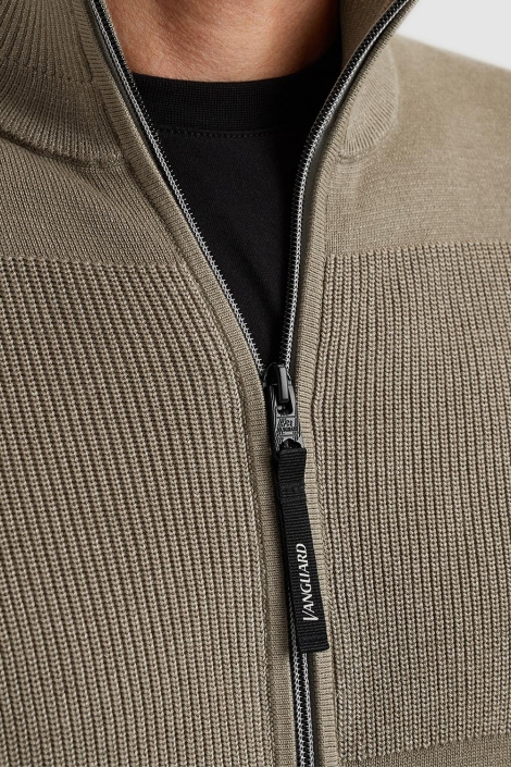 Vanguard taupe heren vest | Close up