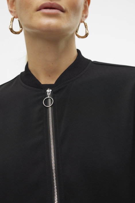 Vero Moda zwarte dames vest | Close up