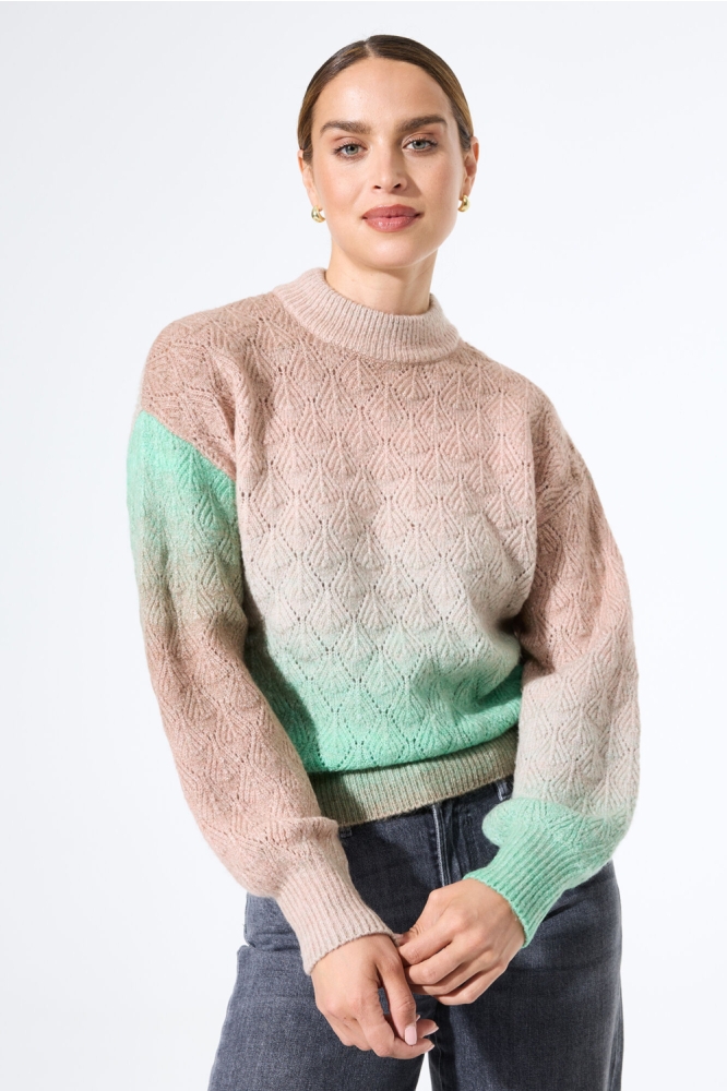 Garcia groene dames trui | Model vooraanzicht