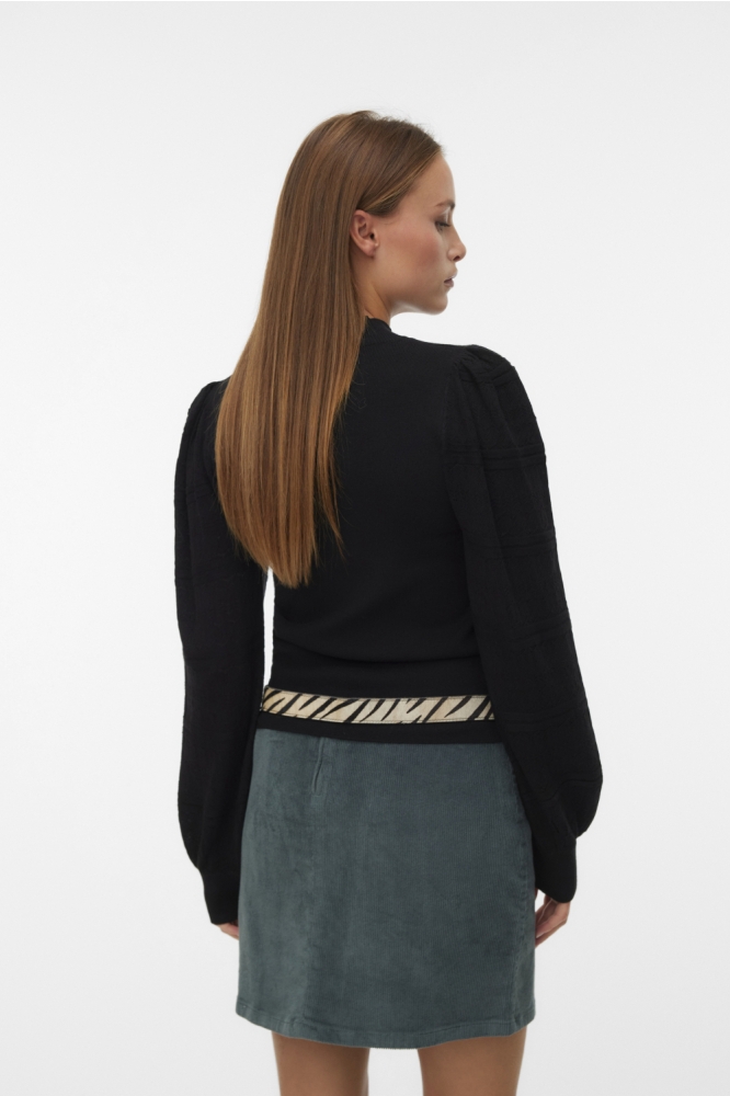 Vero Moda zwarte dames trui | Model achteraanzicht