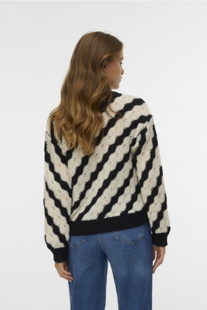 Vero Moda zwarte dames trui | Model achteraanzicht