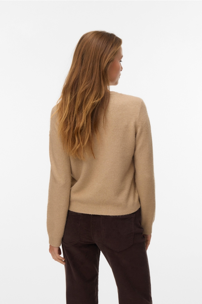 Vero Moda camel dames trui | Model achteraanzicht