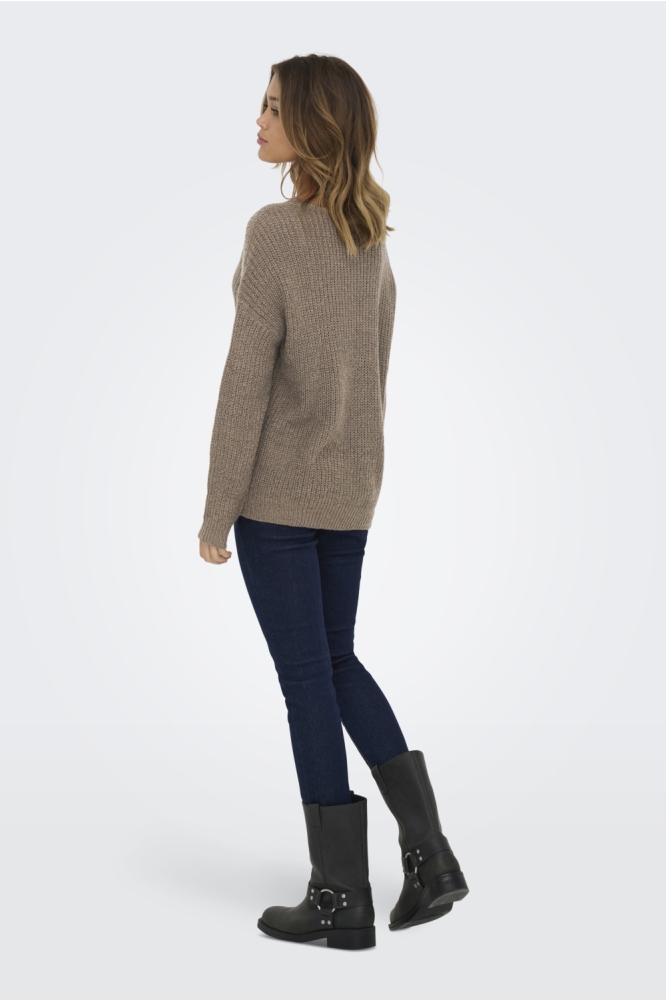 Jacqueline de Yong bruine dames trui | Model achteraanzicht
