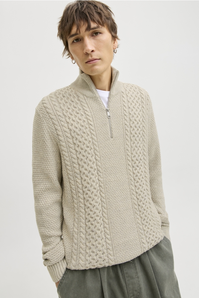 Jack & Jones grijze heren trui | Model vooraanzicht