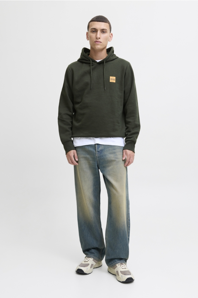 Jack & Jones groene heren sweater | Model vooraanzicht