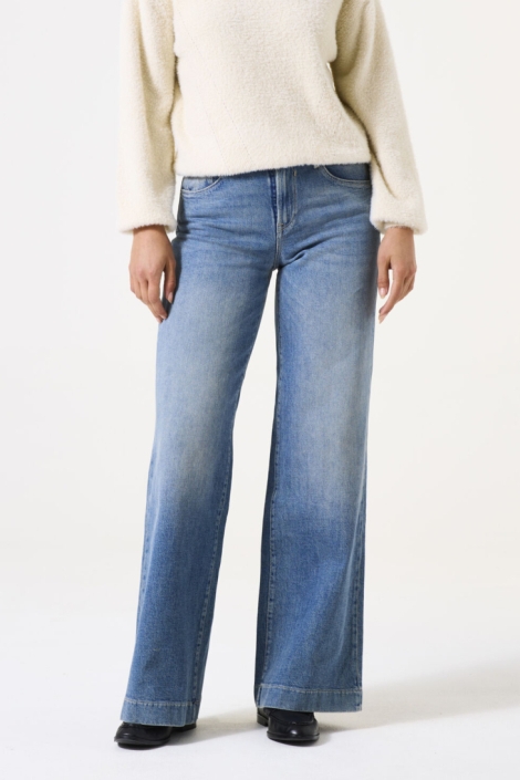 Garcia blauwe dames jeans | Model vooraanzicht