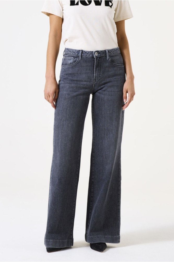 Garcia grijze dames jeans | Model vooraanzicht