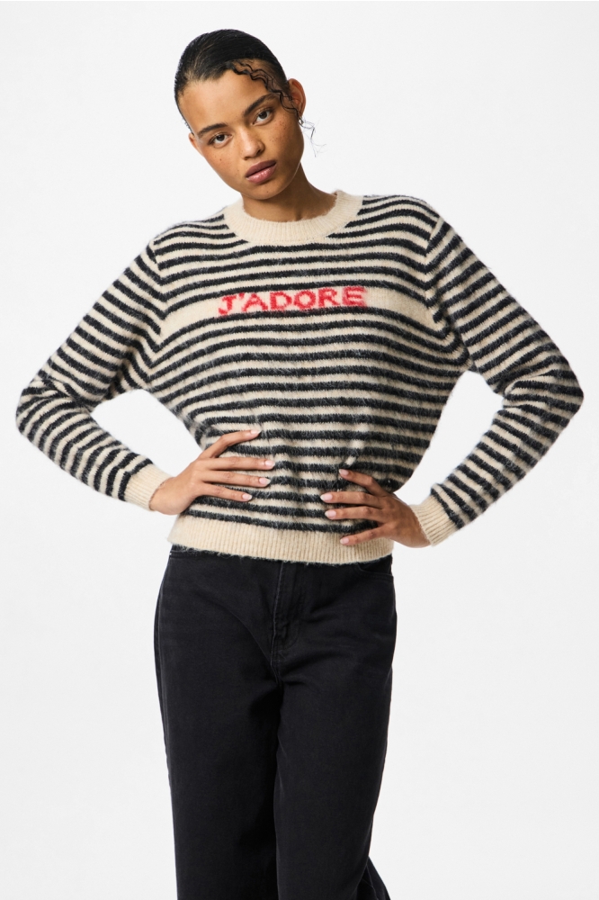 Pieces beige dames trui | Model vooraanzicht