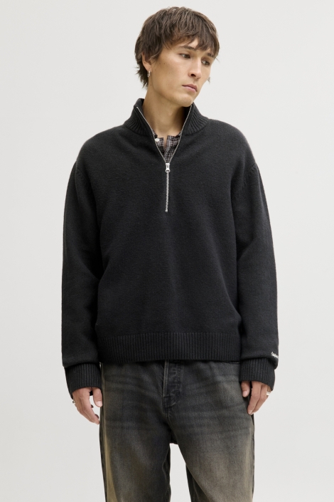 Jack & Jones zwarte heren trui | Model vooraanzicht